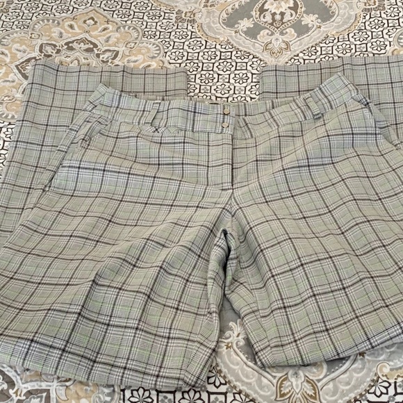 ✨Host Pick✨ Izod Golf Pants - Picture 3 of 7